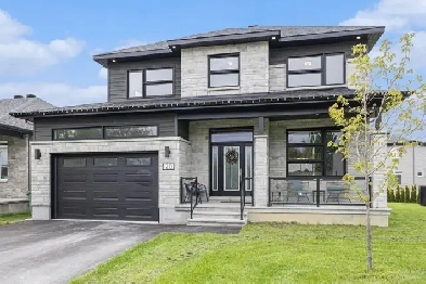 NEW PRICE! Beautiful, Modern 4 Bed, 3 Bath detached in Crysler Image# 2