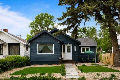 2076 Queen St - Beautiful Character Home Located In Cathedral Image# 10