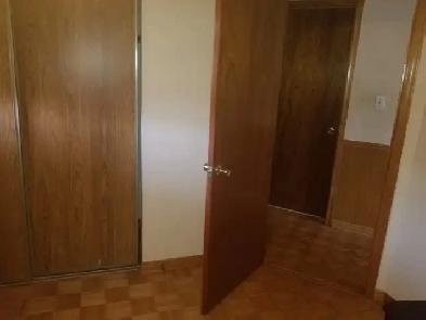 SPACIOUS MASTER BEDROOM READY 4 RENT Image# 1