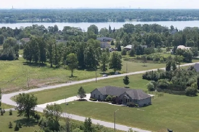 2,777 Sq Ft 4 Bed 3 Bath Home in Estate Subdivision Image# 1