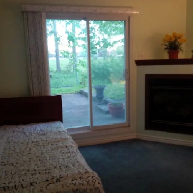First Floor Room for Rent, Close to Port Union & 401 Image# 1