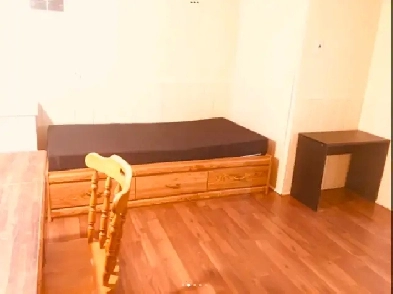 Room for rent in Crescent Heights NW Image# 1