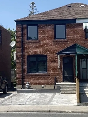 Vic Park and Gerrard newly refurbished 3 bdrm 1 bath Image# 4