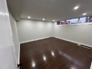 Spacious private room with personal bath Image# 5