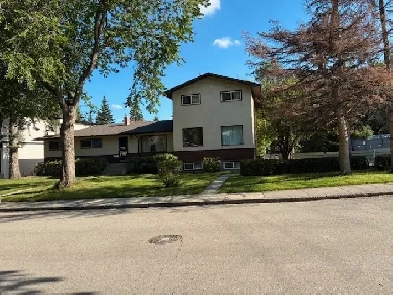 4 BDRM House, Super Location! Walk to U of C, LRT and Shopping Image# 19