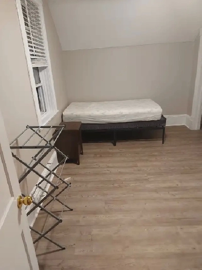 Room rental in Oshawa: Very Nice Room in a Clean Home Image# 1