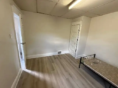 ★ Room for Rent at College and Ossington Ave (2nd Floor) ★ Image# 2