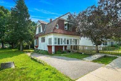 Charming In-Town Parry Sound Home For Sale Image# 2