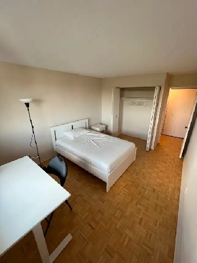 Bright, Spacious and Furnished Private Room – Central Ottawa Image# 4