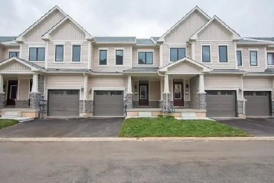 BEAUTIFUL 3 Bedroom Townhouse in Niagara Falls! Image# 1