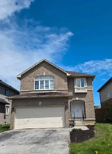 for rent 2nt floor room in a luxury home close to malls,highway Image# 1