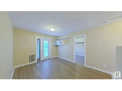 2 Beds, 1 washroom, single detached garage in jackson height. Image# 9