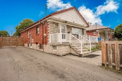 Renovated 3 1 Bed Bungalow | Sep Entrance Basement | Huge 40×125 Image# 7