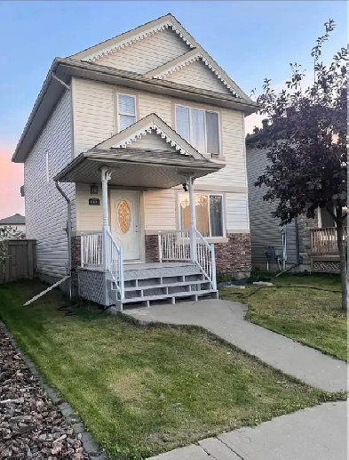 3 bedroom and 2.5 bathroom family house in terwillegar area Image# 1