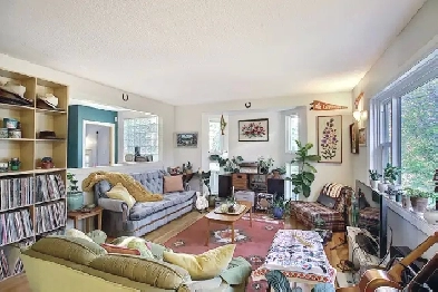 Winston Heights, Inner City,3 Bedroom House, 1700 sq ft/ 2 Level Image# 6