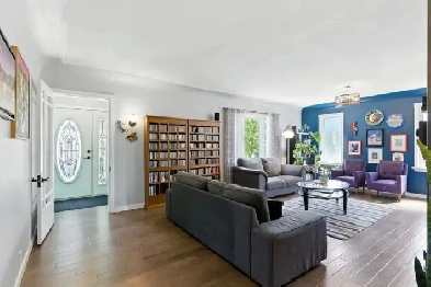 PRICE IMPROVEMENT! FULLY REDESIGNED BUNGALOW with In-Law Suite! Image# 10