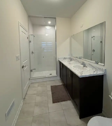 Master Bedroom & Bathroom in Townhouse 1st floor - Brampton. Image# 2