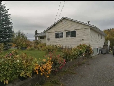 5 Bedroom Waterfront Riverview on Quiet Street Image# 1