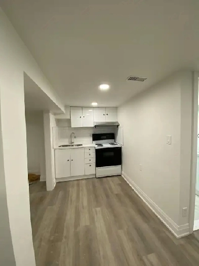 Prime location 3bedrooms, 2 washrooms apartments available Image# 6