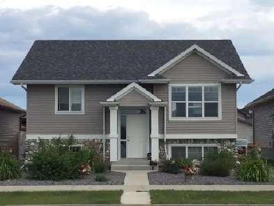 Main Floor 3 bdrm in New ClearviewRidge in Red Deer Sept 1st Image# 1