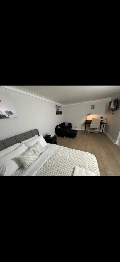 private queen sized bed room for rent Image# 1