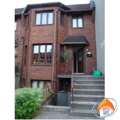 Big furnished room for FEMALE STUDENT on South Plateau Image# 1