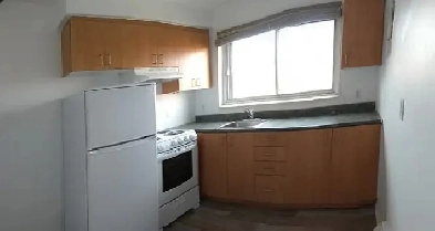 Beau 3 ½,en face du Métro Laurier, 1er Septembre Image# 1