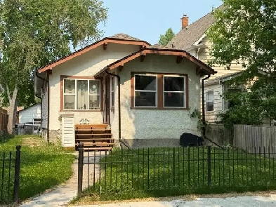 Scotia Heights Bung, 2 Br, 1 Bath, Sgl Gar, Bsmt ONLY $214,900 Image# 1