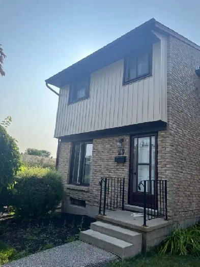 Three Bedroom Townhouse for Rent Image# 1