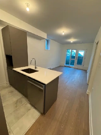 4 1/2 Neuf, tout inclus - Métro Frontenac/Joliette Image# 1