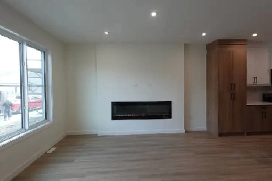 Modern 4-Bed   Den, 3-Bath Home in Laces | $2850/Mo Utilities In Image# 17