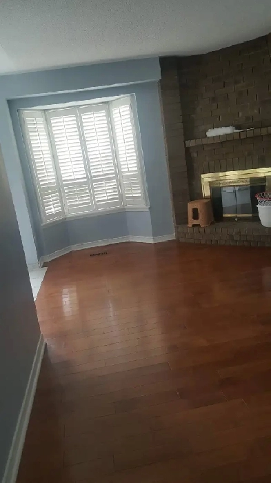 4 bedroom 2.5 bathroom main floor/ upper unit of house for rent Image# 1