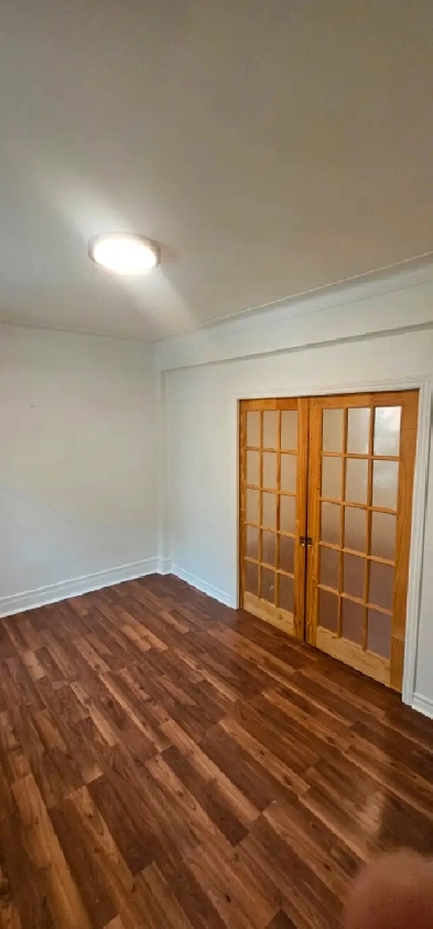 6 1/2   parking - Hochelaga Image# 1