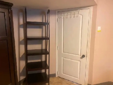 Student welcome to $450 extra male only  guest room Image# 1