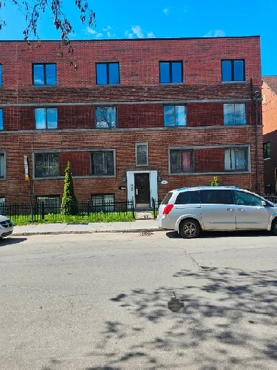 4 1/2 avec deux chambres a coucher a Park Extension Image# 1