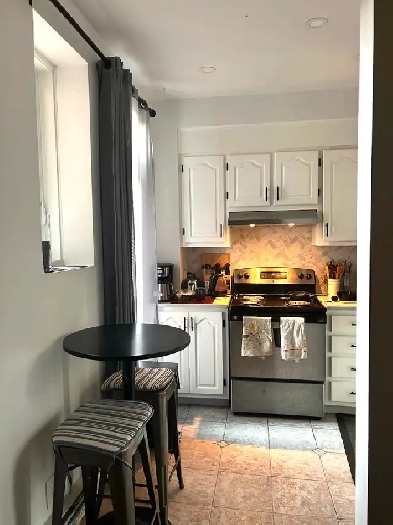 Room 4 1/2 in NDG/Victoria Village near Vendome & Villa Maria Image# 1