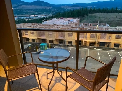 Penthouse near UBCO - 2 Bed and 2 Bath Fully furnished Image# 1
