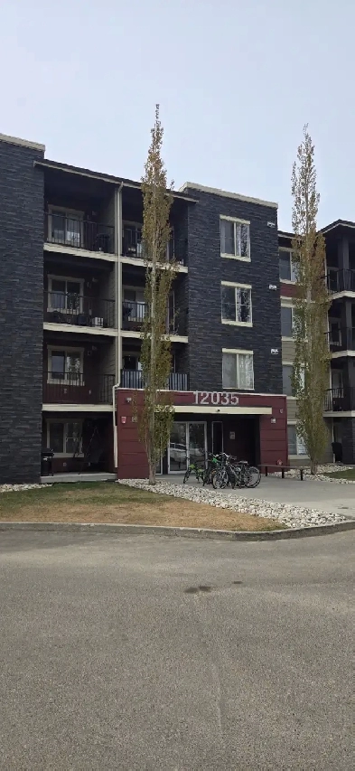 Top floor Condo for rent! Image# 3