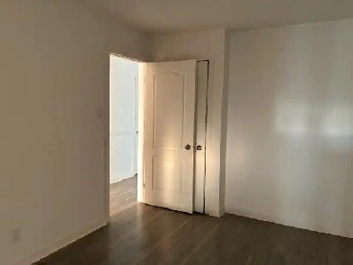 Upper triplex 41/2 open main bedroom living room concept Image# 1