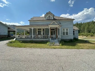 Historic 1904 Home on 1 Acre in Greenwood, BC Image# 1
