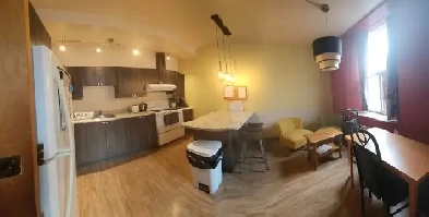 Belle chambre avec bain privé/Cozy room provate bath/Berri-Uqam Image# 1