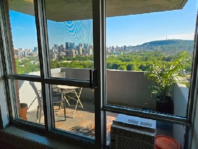 Luxury Condo for Rent with the Best View of Montreal Image# 1