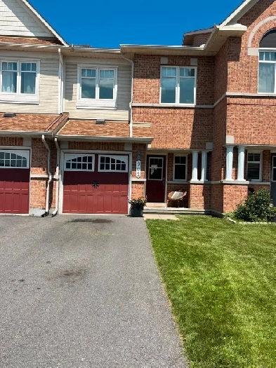 Townhouse for rent in Orleans Image# 1