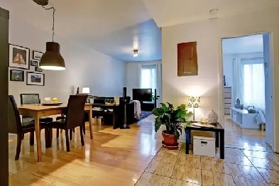 Ahuntsic Metro Sauve - Montréal - Rue de Louvain E et 1 parking Image# 1