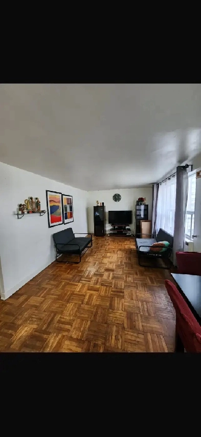 Bright & Beautiful 1 bedroom apartment - Pape & Cosburn Image# 1