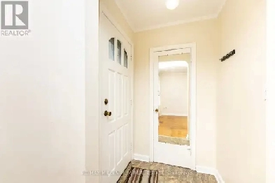 Welcome Home to Your Beautiful 2-Bedroom Main Floor Bungalow! Image# 4