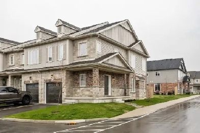 Luxury 3 bedroom Town Home Image# 5