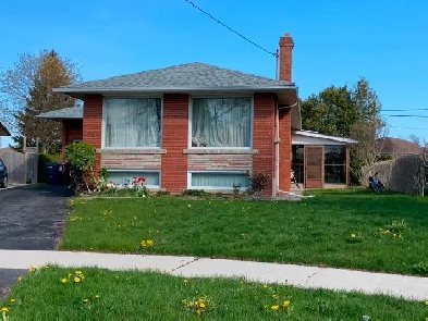 Big room for 2 people, main floor, available for rent from Sept. Image# 1