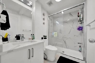 2 Beds 1 Bath House CA$1,750 / Month Image# 2