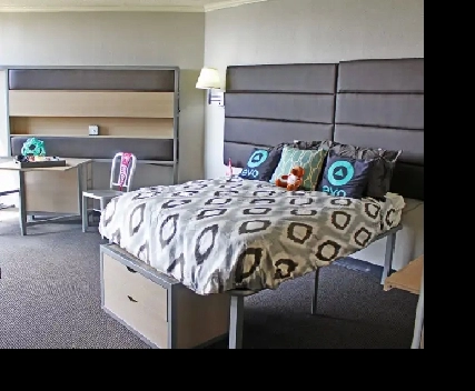 Chambre meublée EVO pour 1 mois – Accès piscine, gym et espaces Image# 4